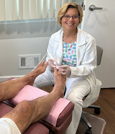Ankle and Foot Center: Rosa C. Roman, DPM