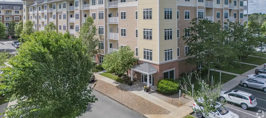 Axis at Lakeshore Apartments