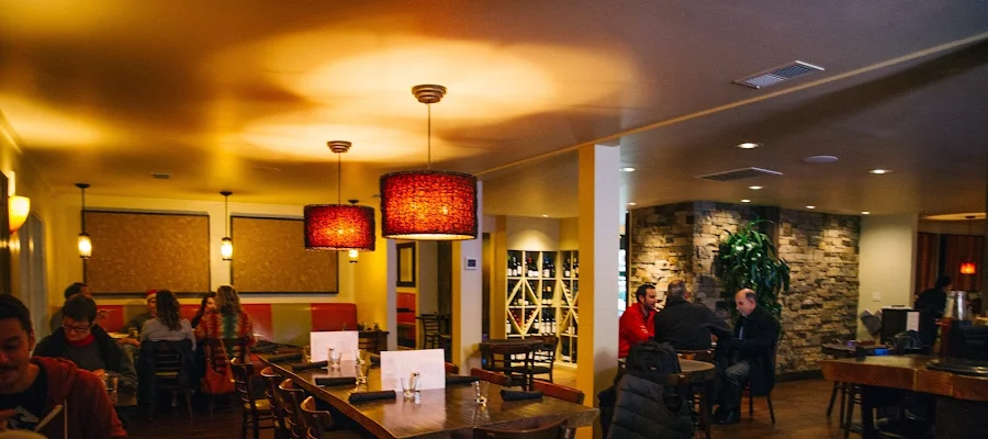 Baird's On B Bar & Grill