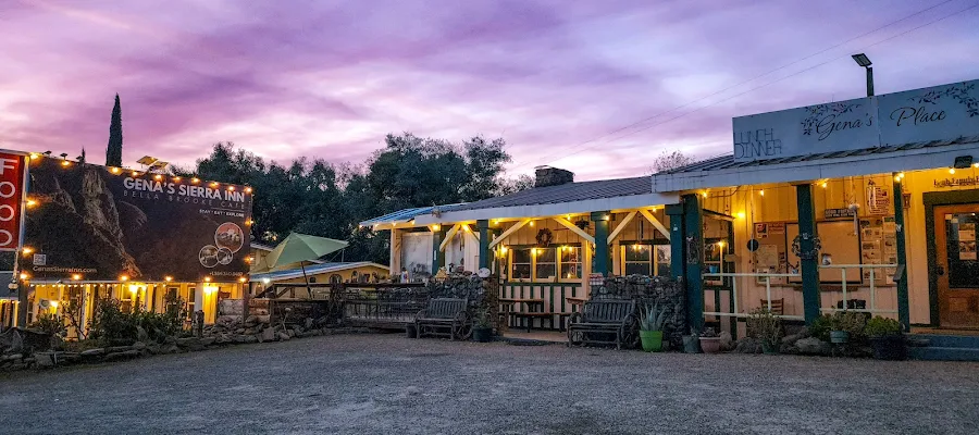 Bella Brooke Cafe at Gena's Sierra Inn: Family Restaurant