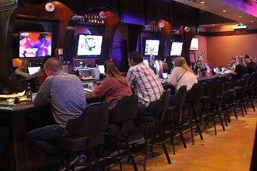 Bogeys Bar & Grill West