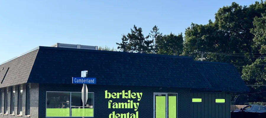 Brush Rinse Floss of Berkley