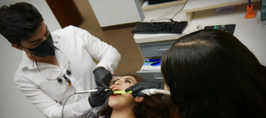 Centro Dental & Implants