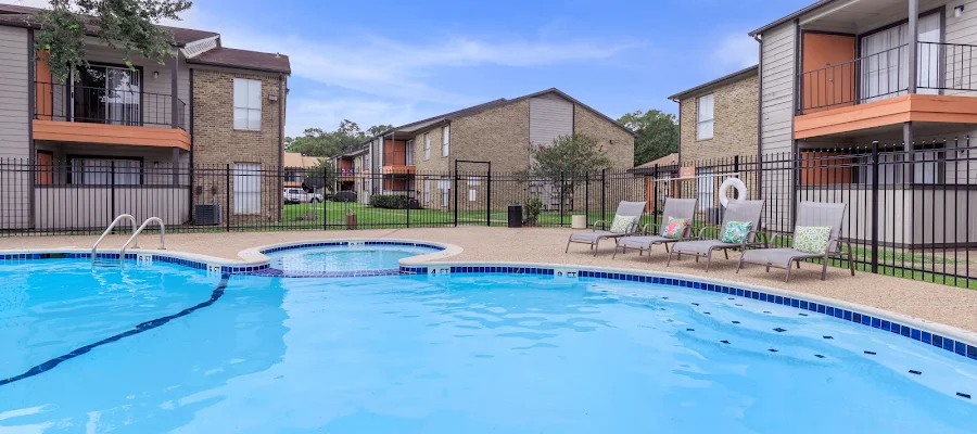 CrescentWood Apartments