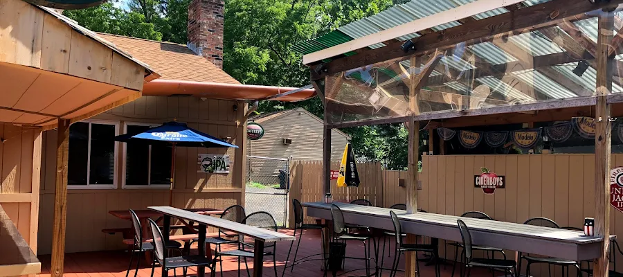 Dawg House Bar & Grill