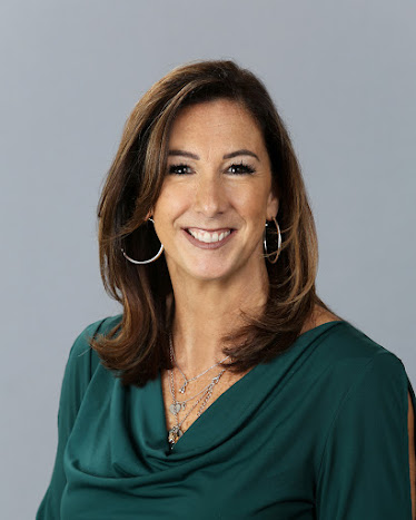 Dawn Rousseau, Connecticut Real Estate Agent, Showcase Realty, Inc.