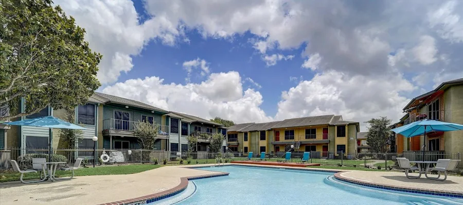 Del Mar Apartments