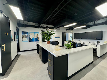 Deluxe Dermatology - Brentwood