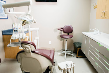Des Moines River Dental Care: Dr. Tyler Villiard, Dr. Emma Villiard