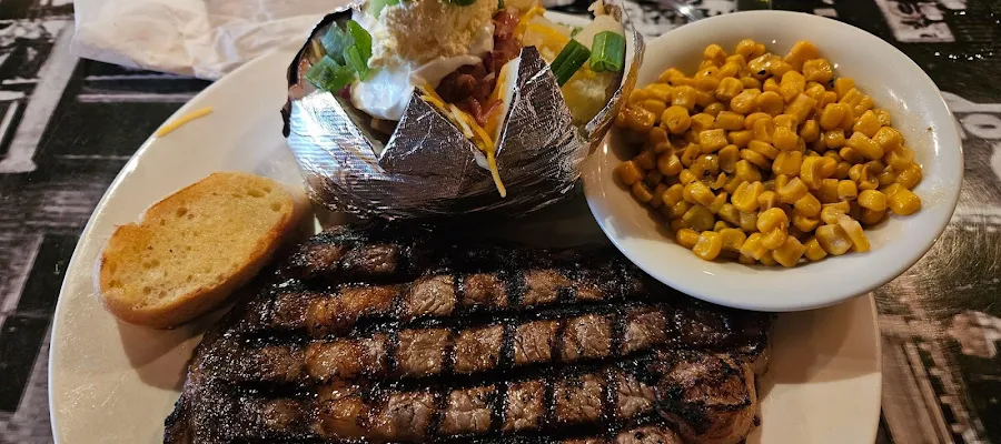 Dillingers Bar and Grill