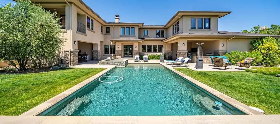 Doug Buenz REALTOR - 680 Doug Buenz Group