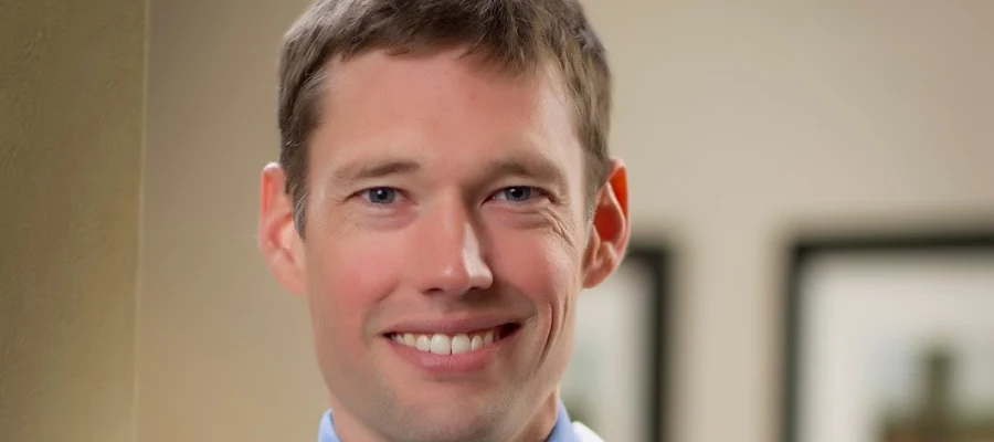 Dr. Conor Regan