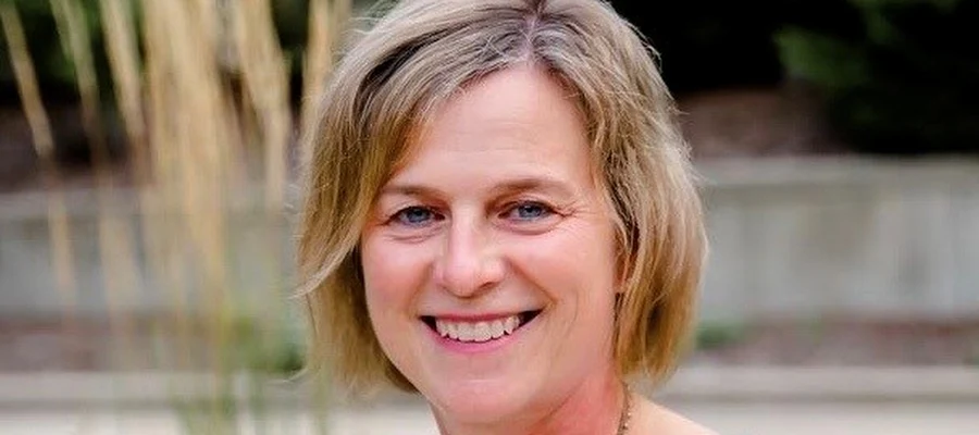 Dr. Elizabeth Forbes, OBGYN