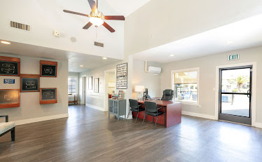 Edgewater Isle Apartments & Townhomes