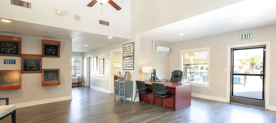 Edgewater Isle Apartments & Townhomes