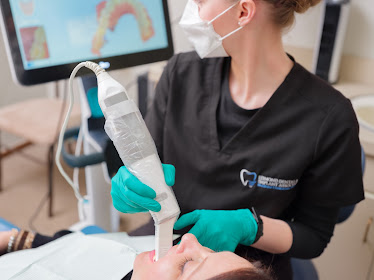 Edmond Dental & Implant Associates, Matthew J. Holloman, DDS