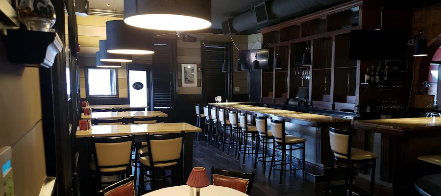 Exclusives Bar and Restaurant