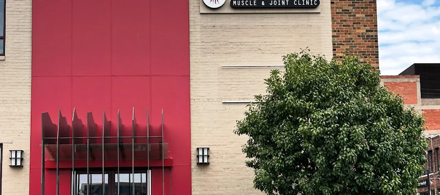 F.I.T. Muscle & Joint Clinic Crossroads District (Chiropractic)