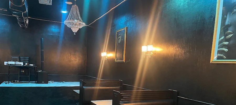 Food Geez Restaurant and Lounge