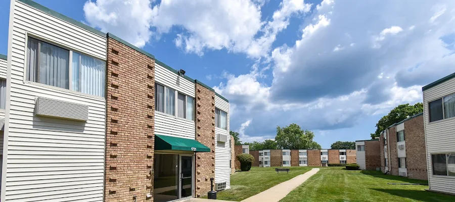 Harbor Lake Apartments