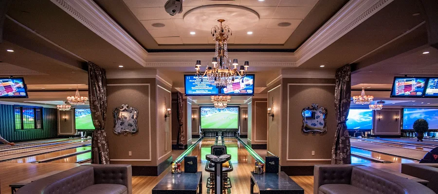 High Rollers Luxury Lanes & Sports Lounge