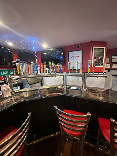 Hudpucker's Pub & Grill