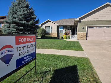 Klock Agents of RE/MAX Advantage