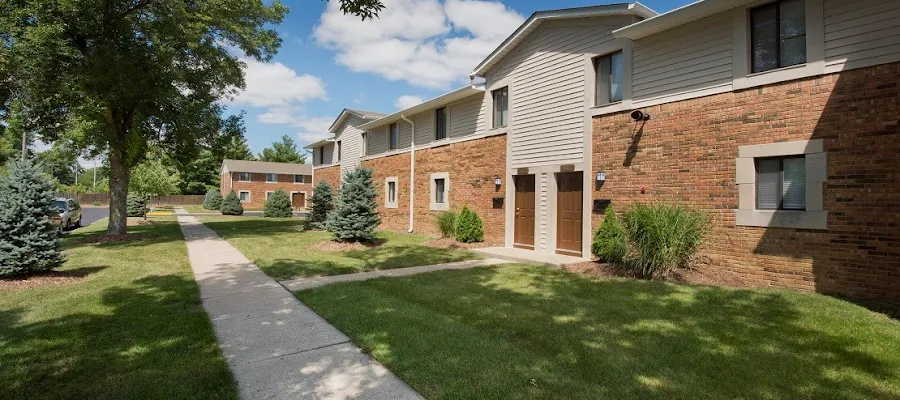 Knoll Ridge Townhomes and Apartments