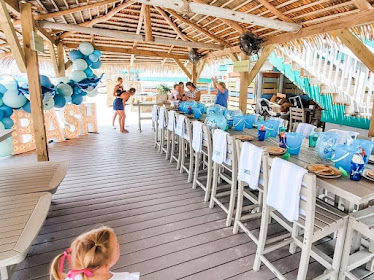 Laguna's Beach Bar + Grill
