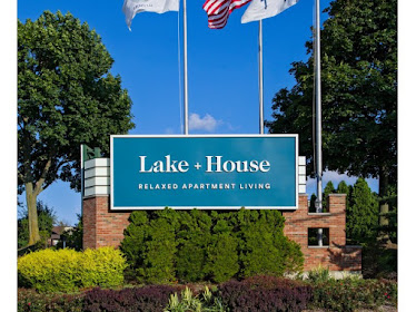 Lake+House Apartments