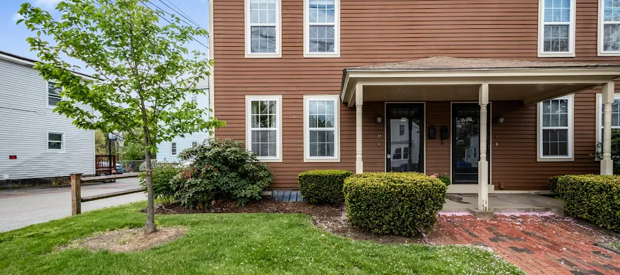 Lauren Tetreault & Team - Coldwell Banker Realty