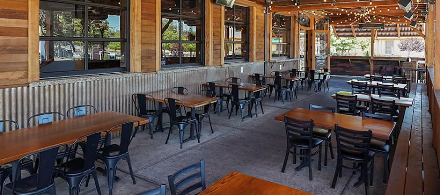 LBB Gastropub & Smokehouse