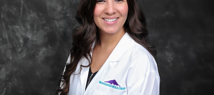 Leandra Ogas, CNP