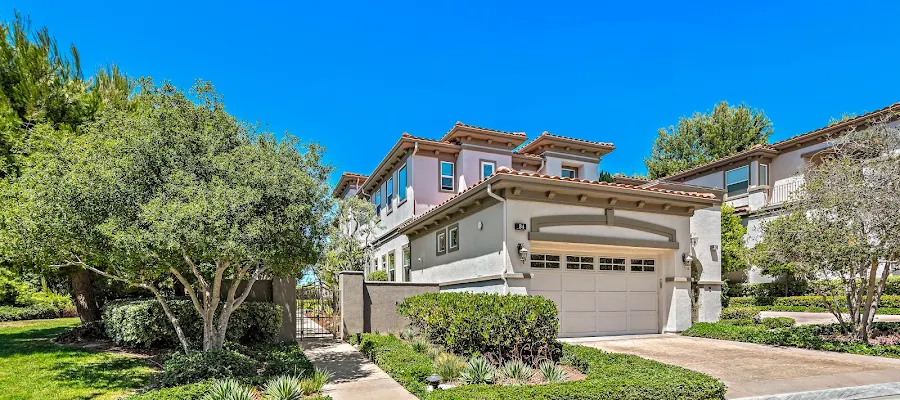 Liana Norman, Broker-Associate of CB Realty