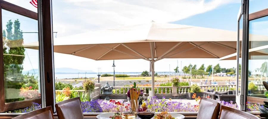 Lighthouse Bar & Grill