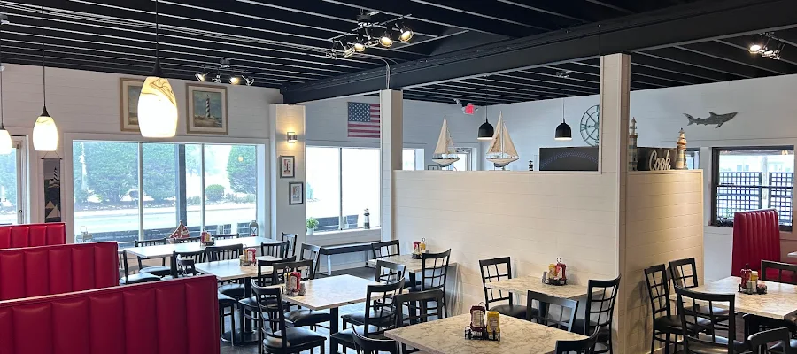 Lighthouse Restaurant & Grill