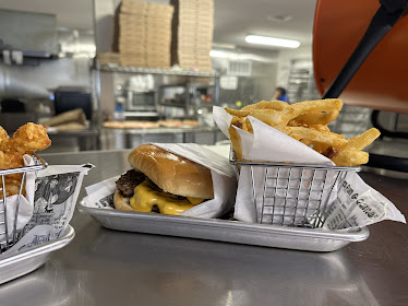 Lucas Pizza & Burgers