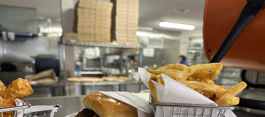 Lucas Pizza & Burgers