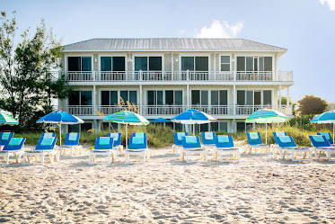 Mainsail Beach Inn