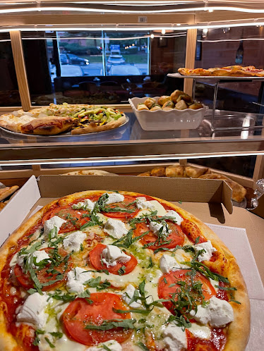 Mama Mia’s Pizzeria Restaurant Deli
