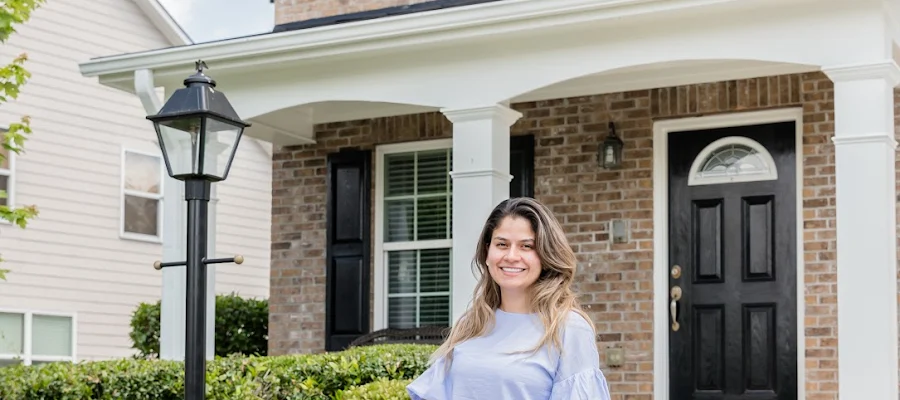 Manuela Polo, Real Estate Agent