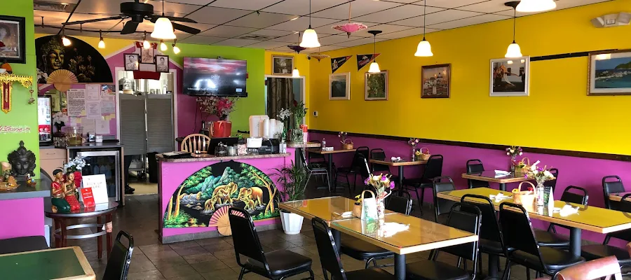 Mon Thai Wadsworth