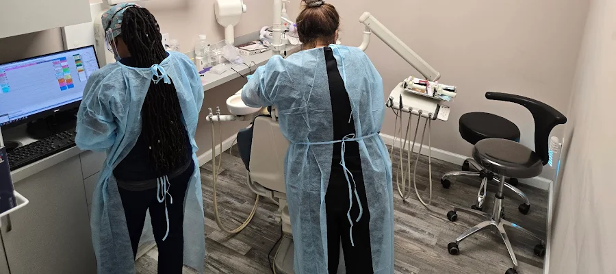 Montgomery Mall Smile Center- Same day dental emergency and teeth whitening service