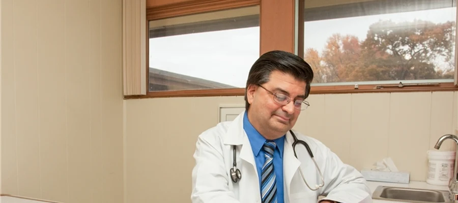 Ochaney Medical Associates, LLC: Mahesh S. Ochaney, MD & Priyanka Ochaney Vyas, DO