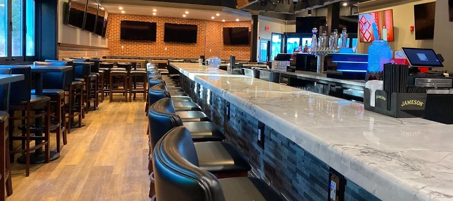 Quincy’s Potomac Bar & Grille