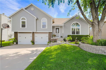 ReeceNichols Johnson County West - Real Estate Agency