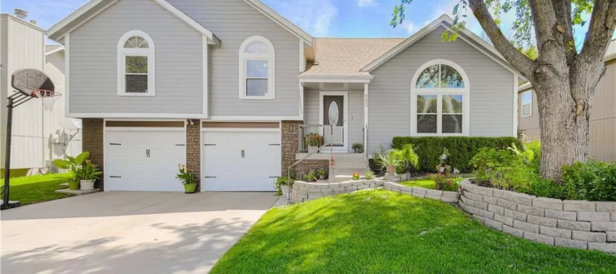 ReeceNichols Johnson County West - Real Estate Agency