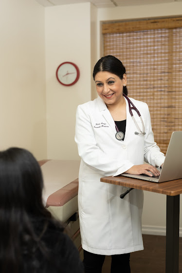 Rena Ahuja, MD