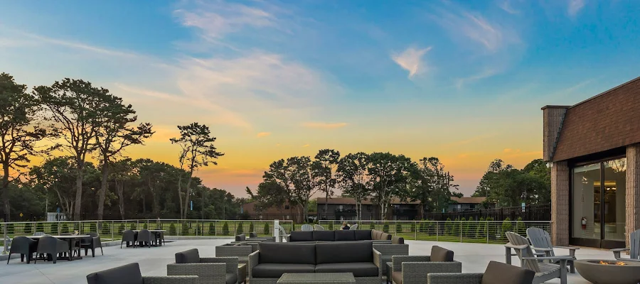 Renaissance Bay Apartments