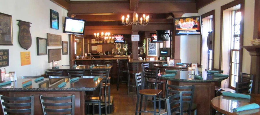 Revere's Wells Street Tavern